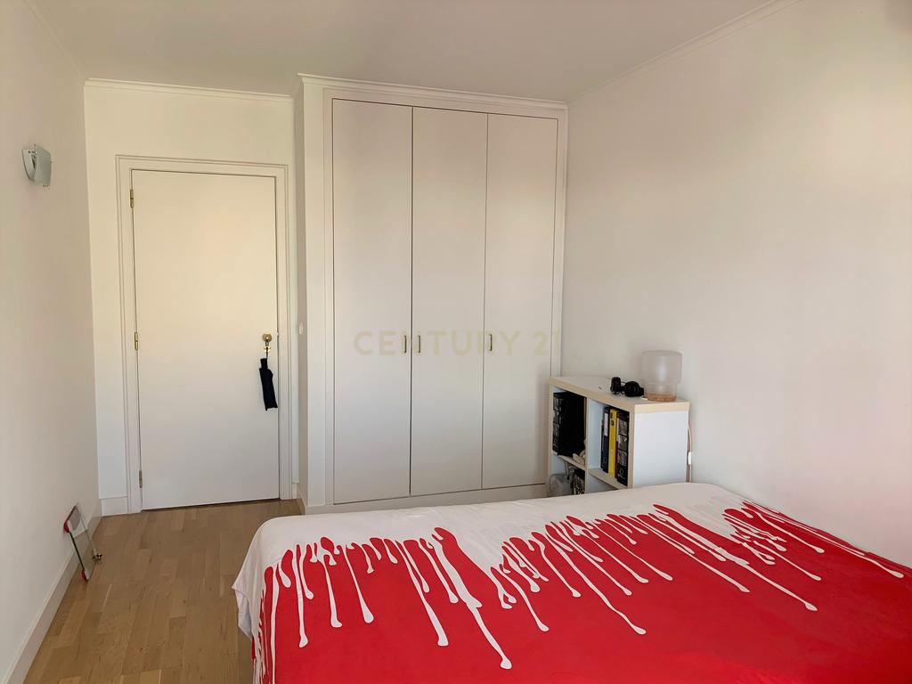Apartamento T2 com Varanda e Garagem  - Image 7